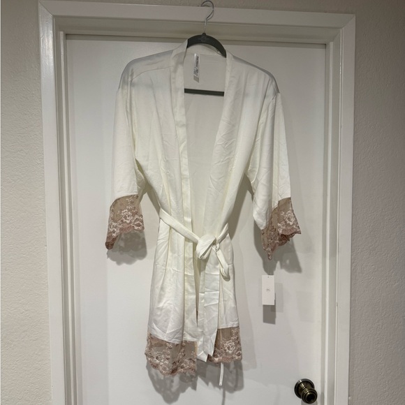 Flora Nikrooz Rosa Satin Robe Ivory Small - Picture 2 of 10